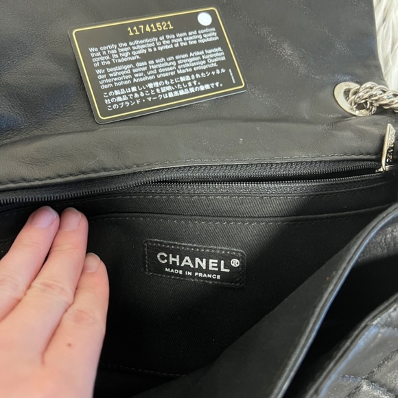 Chanel Icons Label Classic Flap Bag - Picture 3 of 15